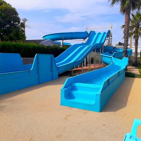 Campsite Mobilhome Ideale Grande Famille 42 Frejus